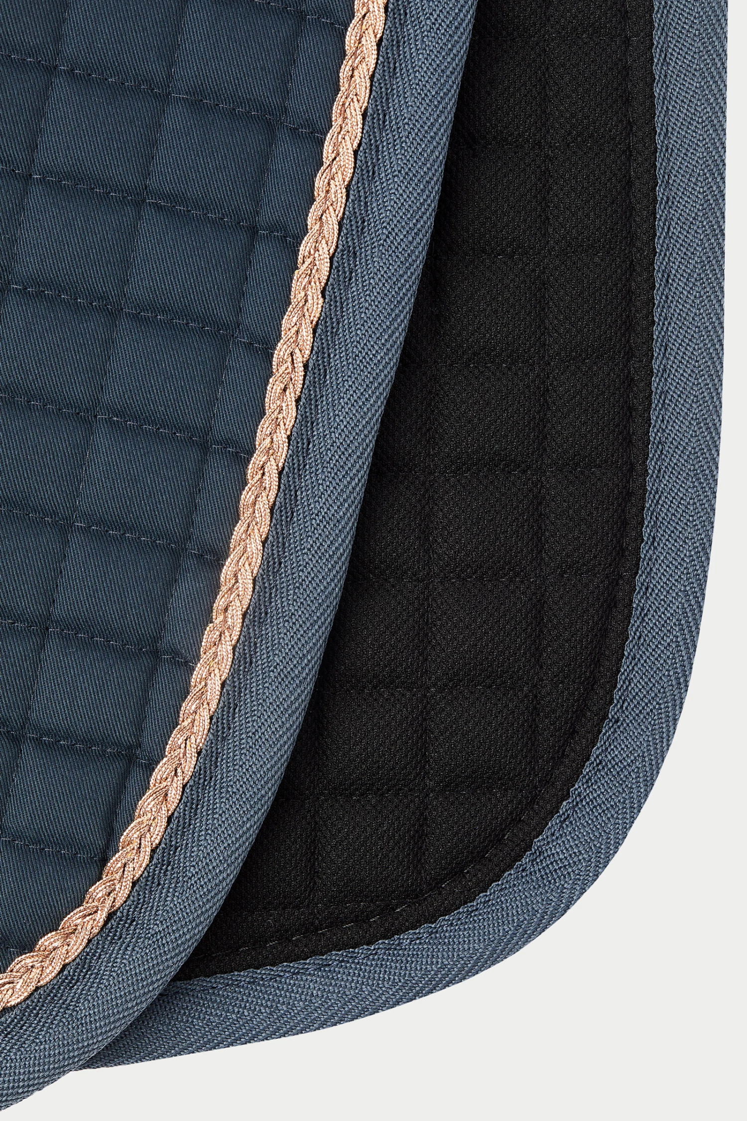 Horze Glarus Dressurschabracke Mit Metallischem Flechtdetail 15 Horze Glarus Dressurschabracke Mit Metallischem Flechtdetail – Bild 13