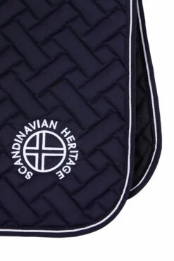 Horze Oslo Dressurschabracke 24 Horze Oslo Dressurschabracke -Weatherbeeta Shop 17415 vdb 02