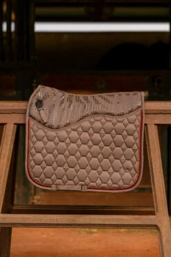 Horze Kenya Dressurschabracke 26 Horze Kenya Dressurschabracke -Weatherbeeta Shop 17454 753 06