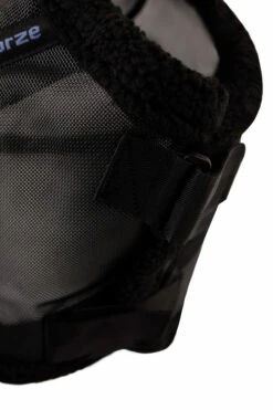 Horze Ausgestellte Fliegenmaske -Weatherbeeta Shop 22906 bl 03