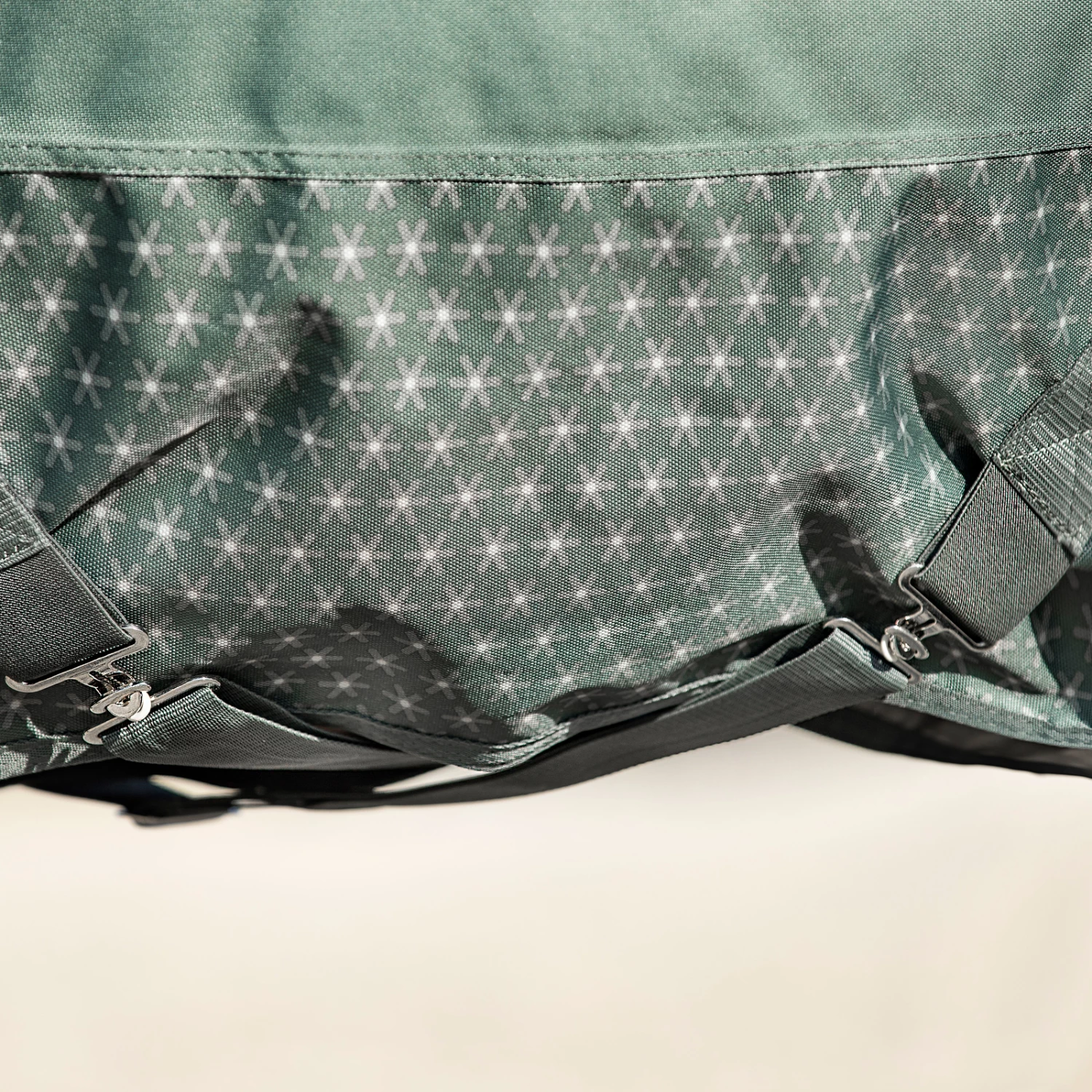 Horze Avalanche Regendecke Mit Hohem Hals, 150g 19 Horze Avalanche Regendecke Mit Hohem Hals, 150g – Bild 17