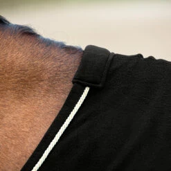 Horze Fleece Turnier Abschwitzdecke 25 Horze Fleece Turnier Abschwitzdecke -Weatherbeeta Shop 24707 BL 4