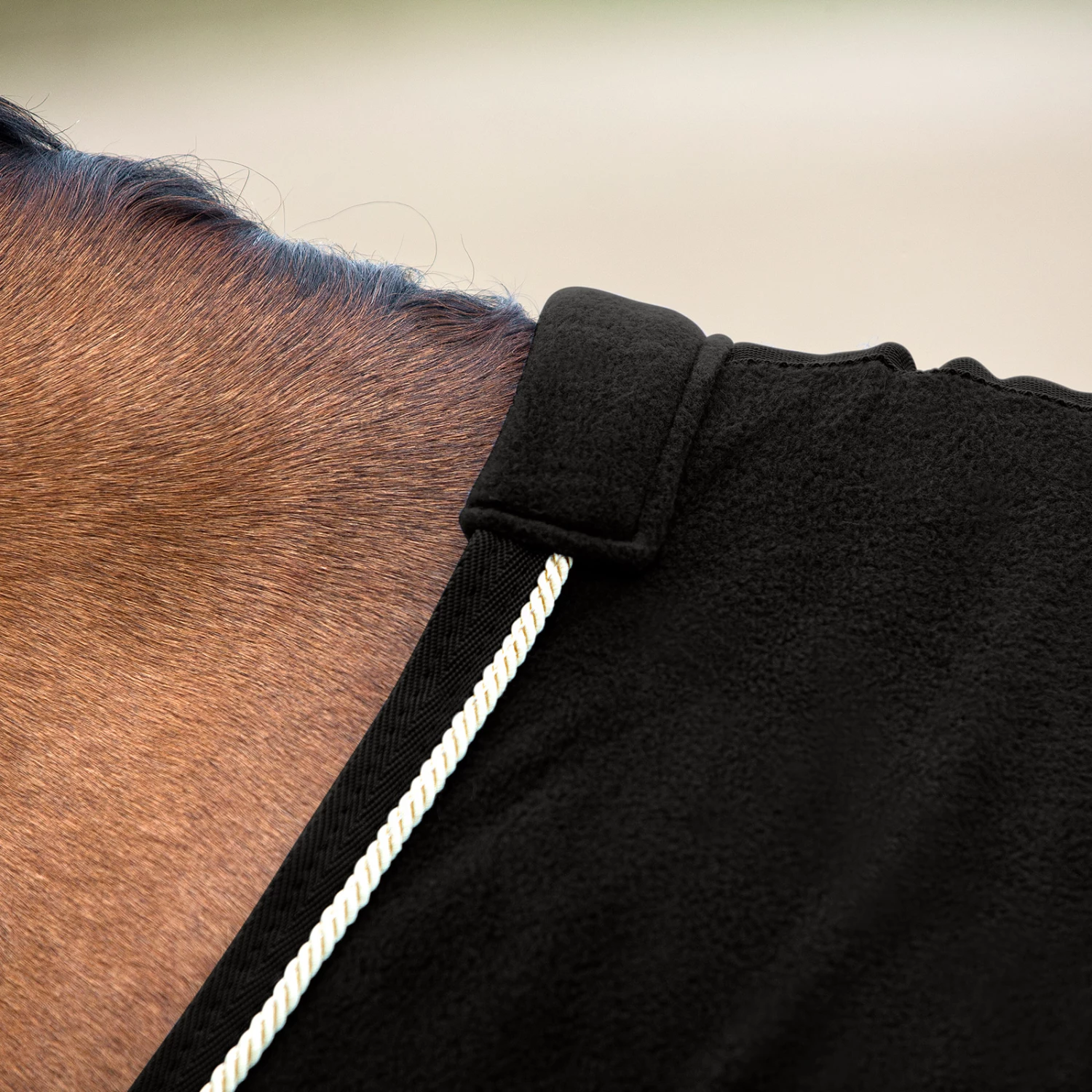 Horze Fleece Turnier Abschwitzdecke 6 Horze Fleece Turnier Abschwitzdecke – Bild 4