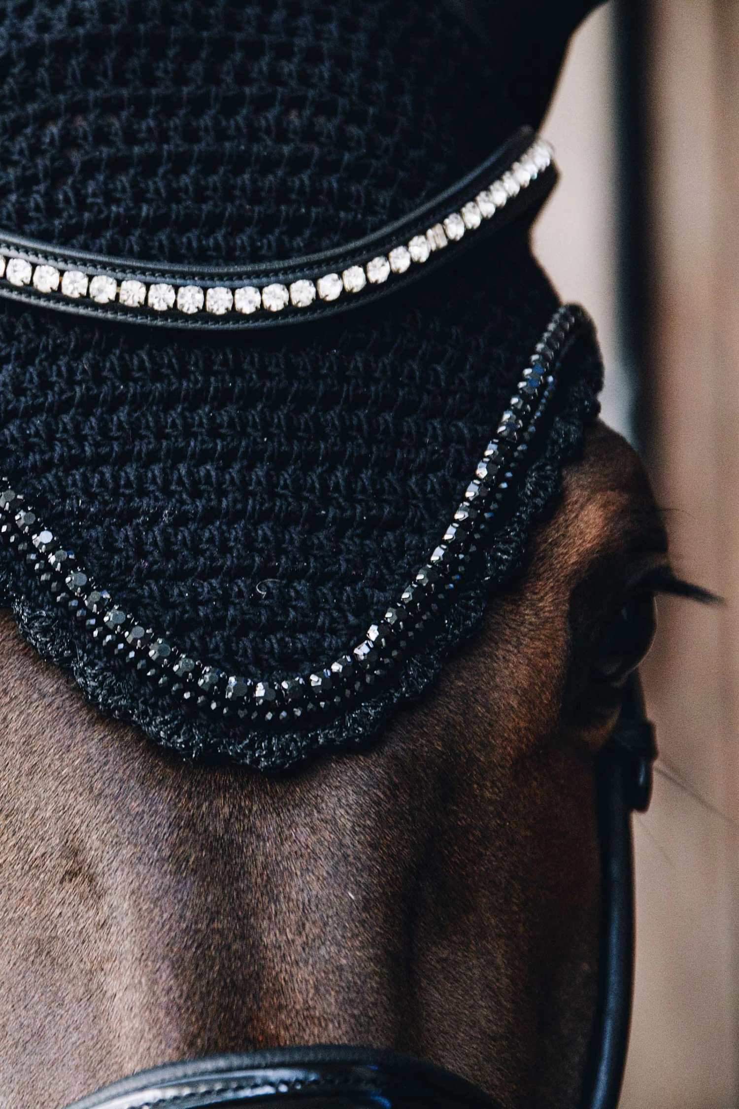 Kentucky Horsewear Stone & Pearl Soundless Fliegenhaube Lang 4 Kentucky Horsewear Stone & Pearl Soundless Fliegenhaube Lang – Bild 2