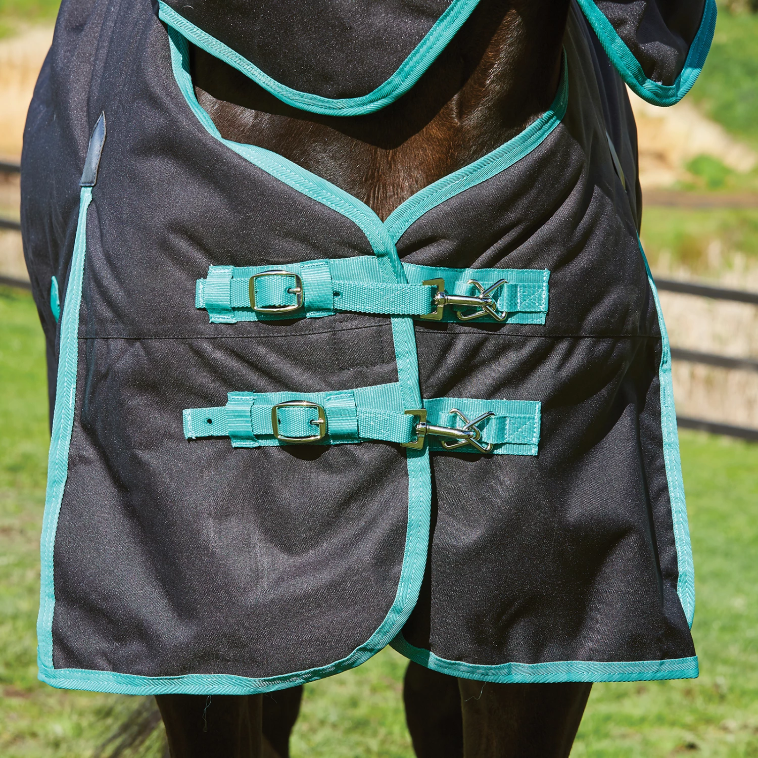 Weatherbeeta Green-Tec Regendecke Mit Abnehmbarem Halsteil, 50g 5 Weatherbeeta Green-Tec Regendecke Mit Abnehmbarem Halsteil, 50g – Bild 3