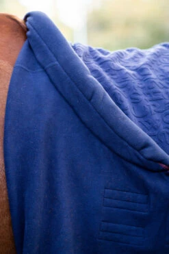 Horseware Embossed Cosy Neck Abschwitzdecke 11 Horseware Embossed Cosy Neck Abschwitzdecke -Weatherbeeta Shop 340951 DB BU 3
