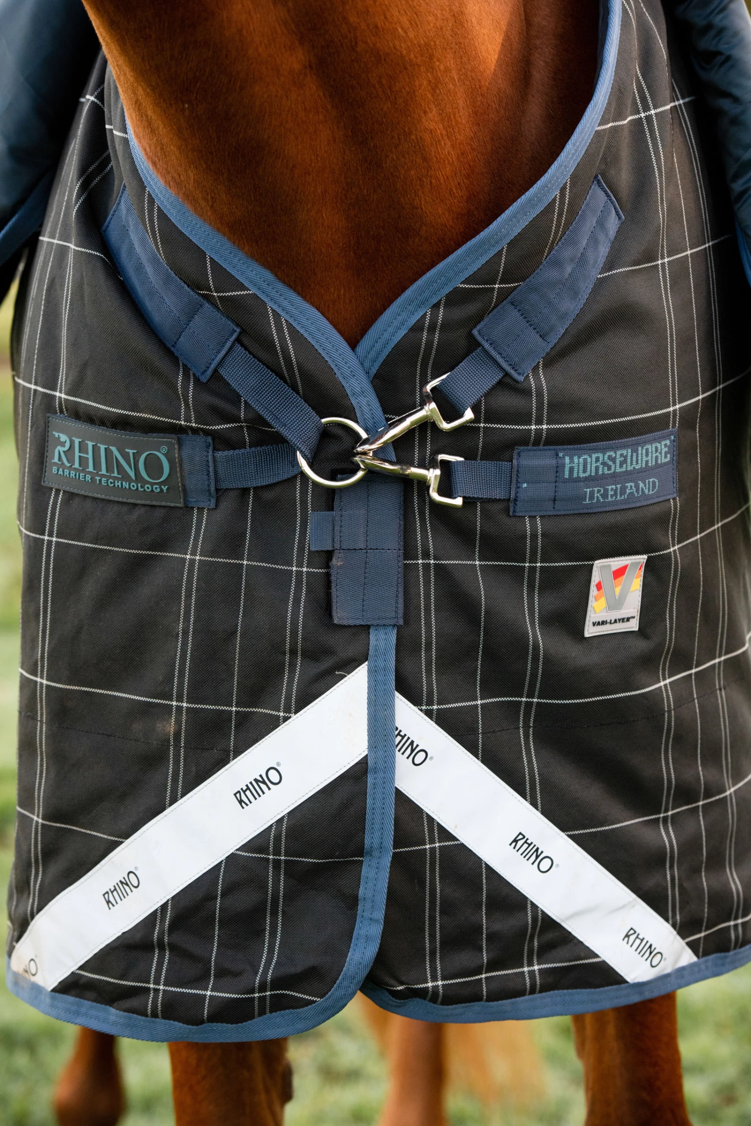 Horseware Rhino Reflectech Plus Vari-Layer Weidedecke Inkl. Abnehmbarem Halsteil, 250g 5 Horseware Rhino Reflectech Plus Vari-Layer Weidedecke Inkl. Abnehmbarem Halsteil, 250g – Bild 3