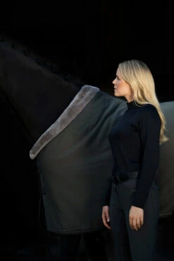 Eskadron Essence 22/23 Jersey FauxFur Abschwitzdecke 11 Eskadron Essence 22/23 Jersey FauxFur Abschwitzdecke -Weatherbeeta Shop 342563 DOGR 3