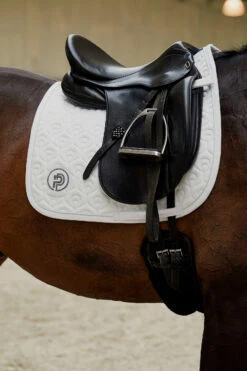 Eskadron Platinum Pure FS23 Highgloss Peacock Dressurschabracke 8 Eskadron Platinum Pure FS23 Highgloss Peacock Dressurschabracke -Weatherbeeta Shop 345505 WH 01