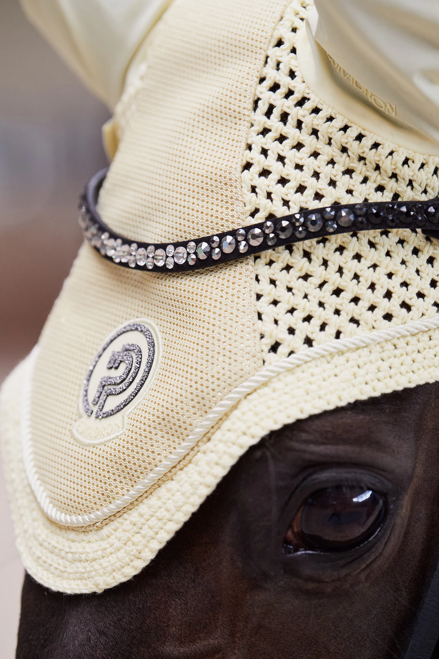 Eskadron Platinum Pure FS23 Glitter Mesh Fliegenhaube 8 Eskadron Platinum Pure FS23 Glitter Mesh Fliegenhaube – Bild 6